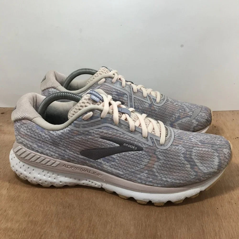 Brooks Women’s Adrenaline GTS 20 White Running Shoes Size 11.5